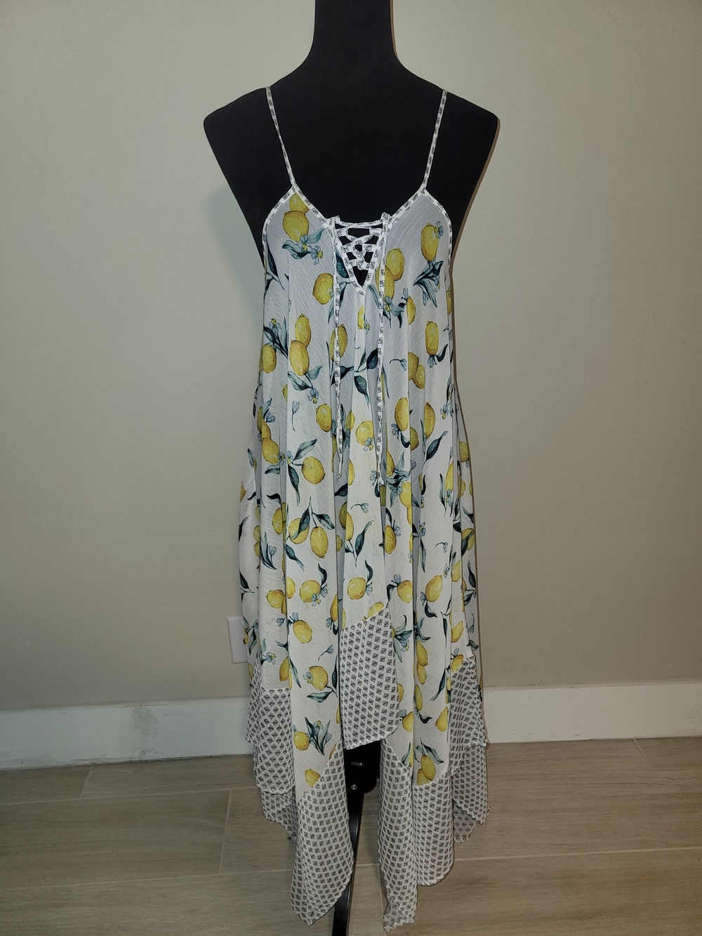 Jessica Simpson White Lemon-Print Asymmetrical Lace-Up Sundress